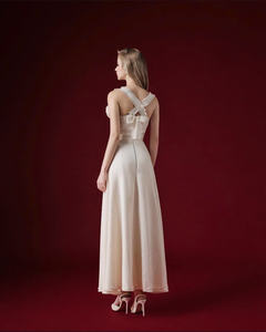 Design exquis avec robe de soirée midi sans bretelles avec embellissement floral élégant fabriqué au Vietnam - Product Image 3