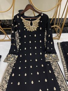 Colección Ssumaira Pakistani Anarkali Outfit Nuevo vestido de mujer de gasa pura Hermoso bordado hecho a mano Dupatta de 4 lados - Product Image 3