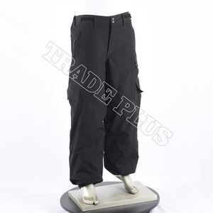 Pantalon de neige unisexe de style cargo noir imperméable et doublé polaire pantalon de ski isolé avec coupe réglable et poches zippées - Product Image 1