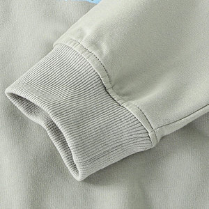 Sudadera personalizada con diseño clásico de cuello redondo, acabado suave y corte relajado para uso diario, sudadera para hombre. - Product Image 4