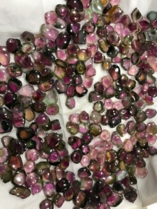 Turmalina de sandía natural, rebanadas de tamaño pequeño, piedras preciosas de turmalina suave para la fabricación de joyas - Product Image 3