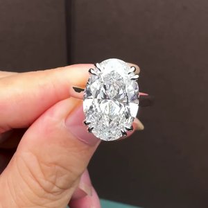 Anillo de compromiso con diamante ovalado de 7.00 ct cultivado en laboratorio, solitario tipo catedral, en color D-E-F, claridad VVSVS, certificado IGI, con engaste de 4 garras. - Product Image 1