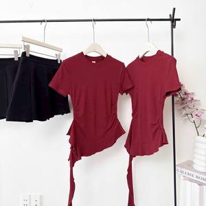 Conjunto de Dos Piezas para Mujer, Camiseta con Dobladillo Asimétrico y Falda Corta, de Alta Calidad - Product Image 6