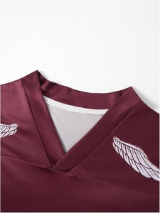 Maillot de sport professionnel en mesh respirant et léger, conçu pour l'entraînement et les activités sportives. - Product Image 2