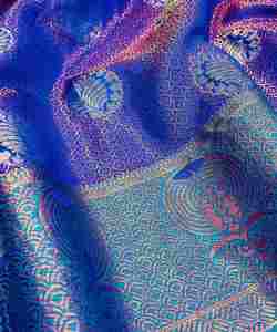 Magnifique Saree de mariée en soie pour mariage avec un superbe travail lourd et un look exclusif pour les femmes. - Product Image 5