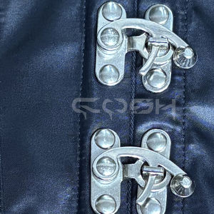 Corset en cuir noir personnalisé avec clous argentés sur les côtés et fermeture à boucle métallique sur le devant |   Fournisseur en gros - Product Image 6