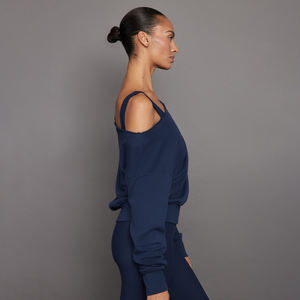 เสื้อสเวตเชิ้ตเทอร์รี่แขนยาวทรงโอเวอร์ไซส์แฟชั่นใหม่ปี 2026 สำหรับผู้หญิง ดีไซน์เปิดไหล่ สวมใส่สบายในฤดูหนาว พร้อมปักโลโก้ตามสั่ง - Product Image 2