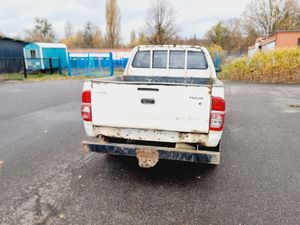 2016 pour Toyota Hilux 2.5L Double Cab avec sièges en tissu de boîte de vitesses manuelle et direction gauche pour bus, y compris caméra arrière - Product Image 6