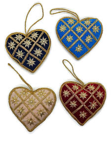 Ornements suspendus de Noël en forme d'étoile et de cœur personnalisés avec logo personnalisé Cadeau de décoration saisonnière pour la maison et le bureau Fabriqué en Inde - Product Image 2