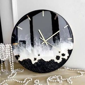 Reloj de pared de resina con características que brillan en la oscuridad, reloj colgante de pared de resina de tendencia hecha a mano, forma personalizada disponible - Product Image 2