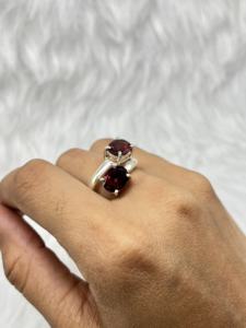 พลอยโกเมนธรรมชาติทำด้วยมือและแหวนเงินประดับเพชรทรงรีสำหรับงานแต่งงานของผู้หญิงหรืองานเลี้ยง - Product Image 4