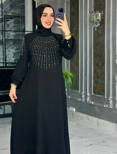 Abaya semi-formelle élégante avec de magnifiques broderies dorées et des manches élastiques, idéale pour le bureau et la famille - Product Image 3