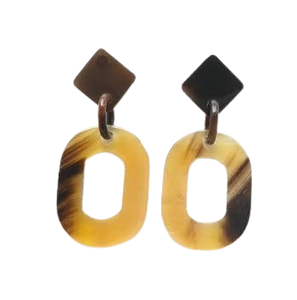 2025 nouvelle tendance boucles d'oreilles en corne de luxe pour les femmes moderne excellente conception à la mode motif tombé poli brillant boucle d'oreille - Product Image 1