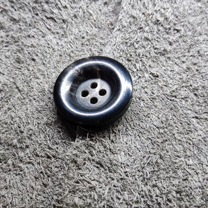 Bouton brut en corne de buffle naturelle de qualité supérieure pour accessoires vestimentaires - Product Image 1