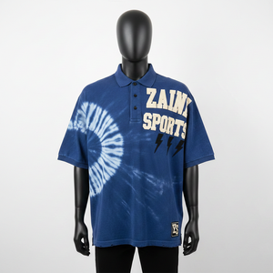 Polo de hombre premium de 200 GSM, tejido piqué rico en algodón, color azul, con logo impreso personalizado, tela transpirable. - Product Image 1