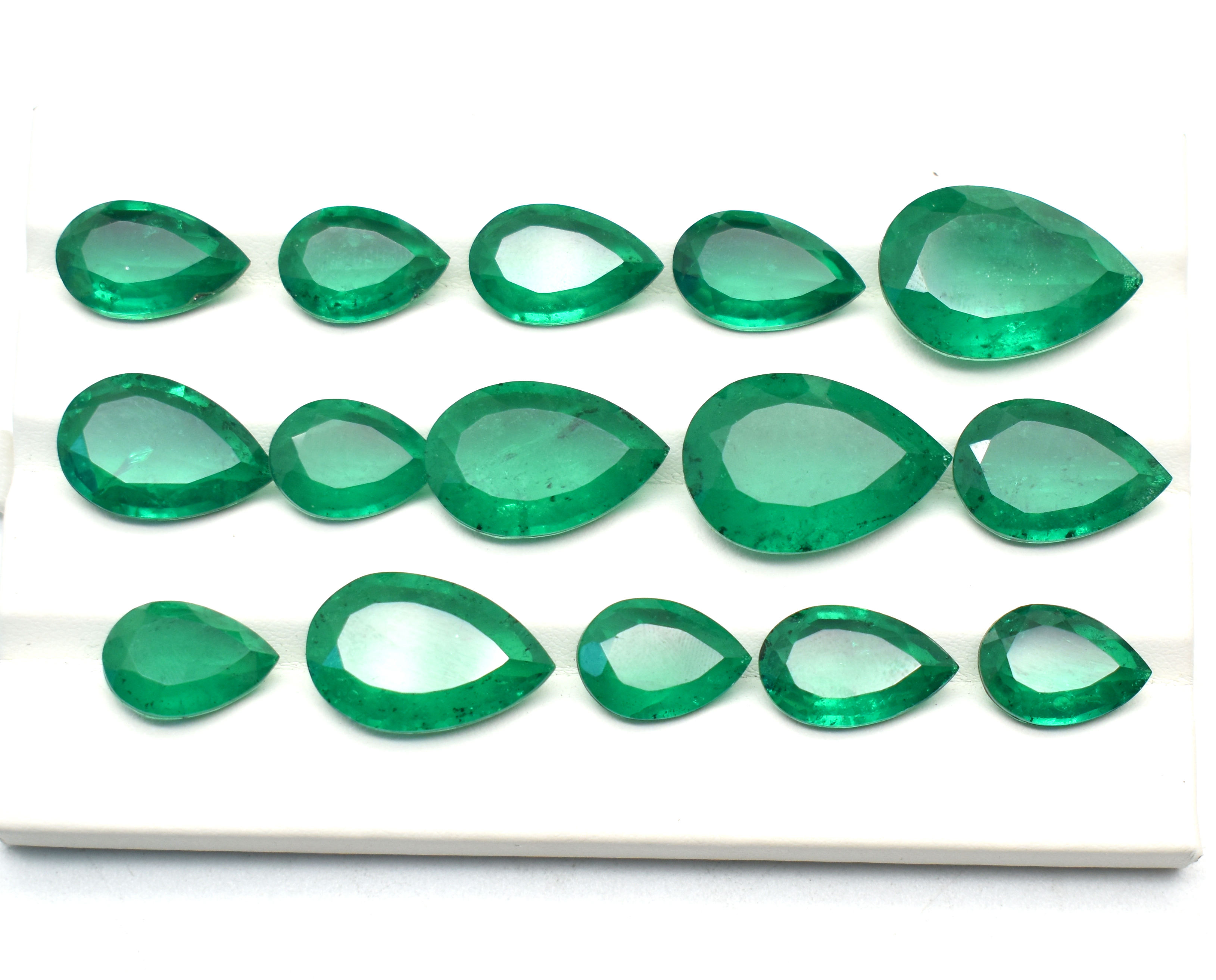 สีเขียว