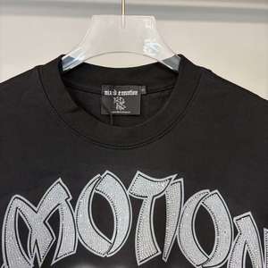 Camiseta de Hombre de Moda Urbana Retro MIXED EMOTION, Tejida en Algodón 100% de Alta Calidad, Diseño de Diseñador de Moda - Product Image 3