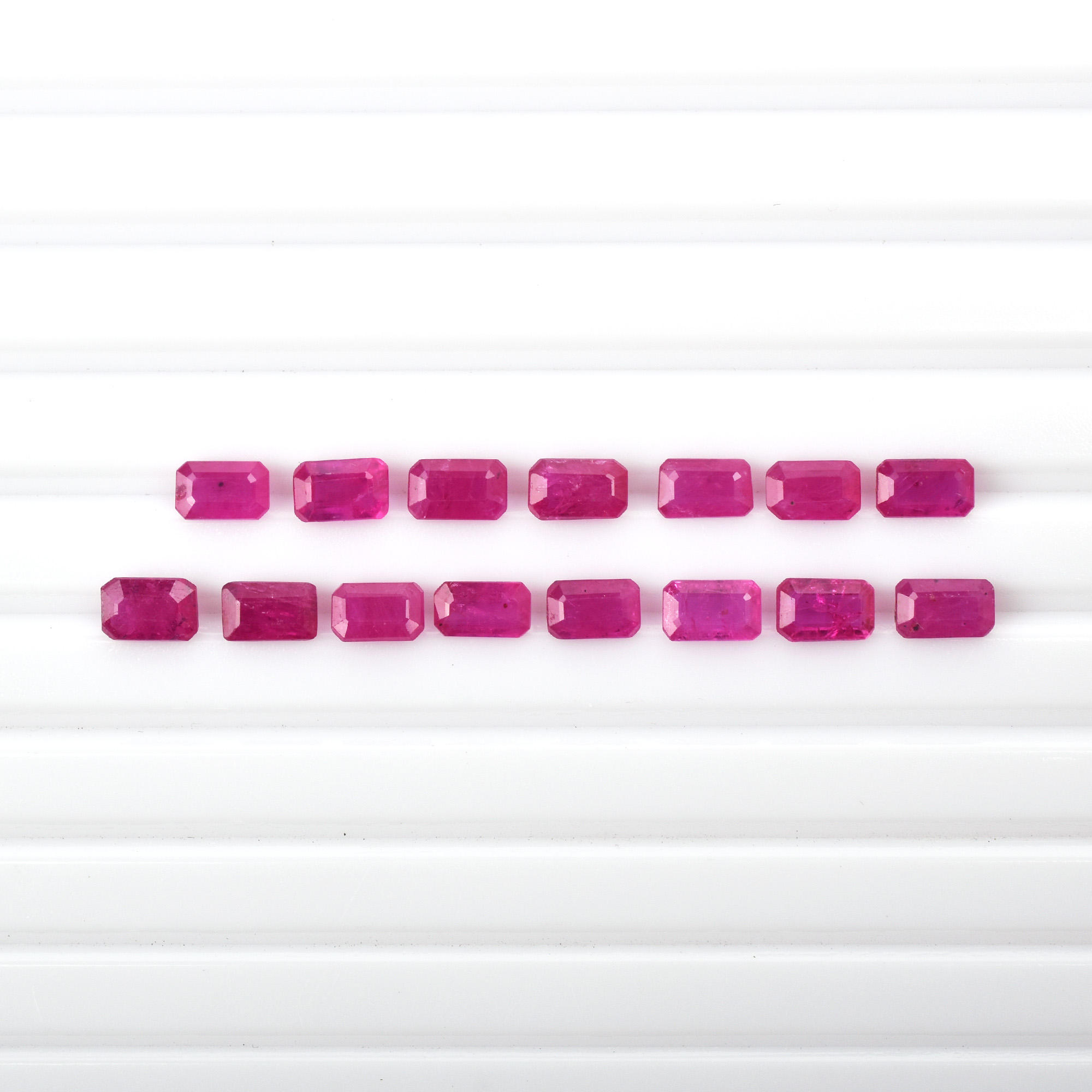 สีชมพูแดง