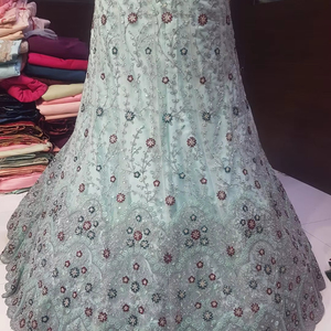 Juego de Lehenga Choli de red de trabajo múltiple bordado pesado con 3M Flair Dupatta y Choli de 1,2 M de largo para fiestas nupciales invierno verano - Product Image 1