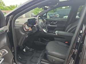 Mercedes-Benz EQE SUV 350 4MATIC ปี 2024 สภาพดีมาก เกียร์อัตโนมัติ เบาะหนังสีเข้ม ล้อแม็ก R20 กล้อง 360 องศา - Product Image 2