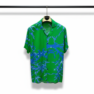 Chemise à manches courtes en satin à imprimé floral pour homme, coupe décontractée, col en V, légère et respirante, idéale pour les vacances et la plage - Product Image 1