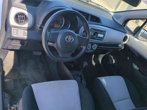 Toyota Yaris L Hatchback Diesel Essence Boîte Automatique d'Occasion 2014 - Product Image 2