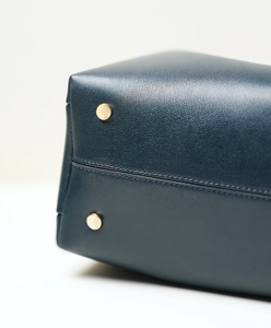 Bolso de Mano de Cuero Genuino Azul Marino para Mujer, Bolso de Hombro Estructurado, Bolso Cruzado, Bolso Tipo Satchel Vintage, Elegante Bolso de Trabajo - Product Image 6