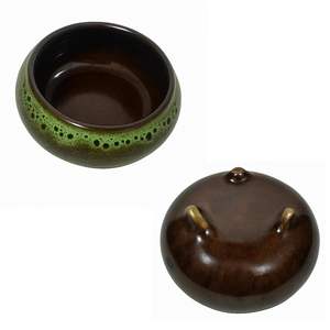 Cenicero floral clásico vintage Diseño redondo con elegante base de cerámica verde y parte superior de latón para fumar cigarrillos - Product Image 3