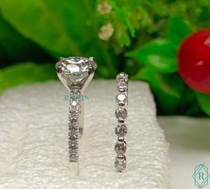 Anillo de Compromiso de Diamante Redondo Cultivado en Laboratorio de 1.00 CT, Claridad VVS-VS, Colección Nupcial para Mujer, Engaste de Oro Blanco con Puntas, Estilo Clásico - Product Image 1
