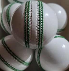 100% nuevo juego de cuero de calidad de 6 pelotas de críquet de cuero blanco sin sello para pelotas de críquet de práctica interior y exterior - Product Image 3