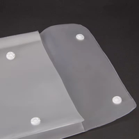 Pochette d'emballage personnalisée en PVC dépoli de luxe pour chemises, vêtements et sous-vêtements, avec bouton-pression et soufflet de fond