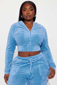 Survêtement pour femmes de haute qualité Survêtement en velours bleu clair pour femmes Fournisseur pakistanais Prix bas Tenue coordonnée tendance pour femmes - Product Image 5