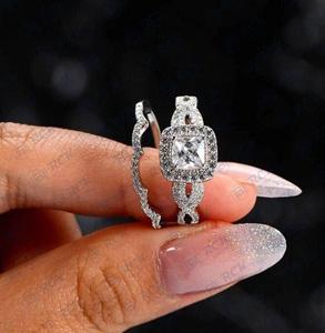 1,00 CTW Princess Cut Nupcial Set Moissanite Aniversario y regalo de cumpleaños Anillo de banda para Mujeres para el amor - Product Image 3