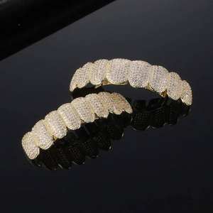 Grilles dentaires Hip Hop en argent sterling 925 plaqué or rhodié 14 carats avec moissanite ronde taille brillant D VVS1 pour hommes - Product Image 2