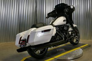 Motocicleta de Turismo Harley Davidson Street Glide 1917 cc V2 de 4 Tiempos, Modelo 2025-2026, la Más Vendida, Lista para Envío Mundial - Product Image 2