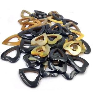 Collier pendentif en corne de buffle, bijoux tribaux naturels et durables pour femmes, haute qualité - Product Image 2