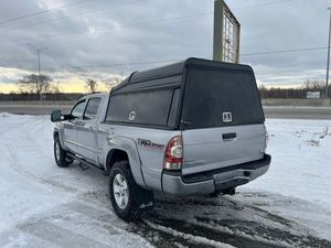 รถยนต์โตโยต้า ทาโคมา ดับเบิ้ลแค็บ ปี 2015 เครื่องยนต์ V6 ขับเคลื่อน 4 ล้อ - เชื่อถือได้ ไมล์น้อย พร้อมสำหรับการขับขี่ออฟโรด ขายแล้ว - Product Image 2