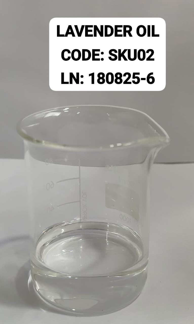 สีเหลืองอ่อนถึงสีเขียวอ่อน