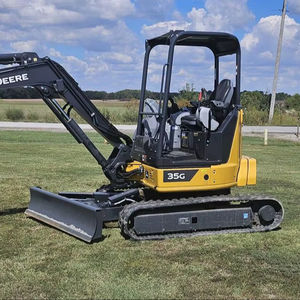 Excavatrice John Deeree de 5 tonnes avec moteur Yanmar et construction durable pour une consommation de carburant efficace et des travaux difficiles - Product Image 2