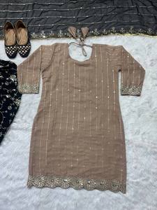 Magnifique ensemble Punjabi Salwar Kameez avec Dupatta brodé pour les fêtes d'hiver - Product Image 2