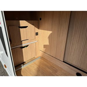 Camping-car Pilote Evidence P720U 2184cc Automatique Conduite à Droite 4 Couchages 4-6 Passagers Une Chambre - Product Image 1