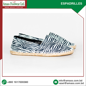 Alpargatas informales sin cordones de cuero plano de Color con logotipo personalizado Forro de tela de algodón transpirable Precio conveniente para el verano - Product Image 2