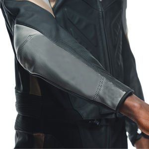 Vêtements de course en cuir pour hommes Combinaison de moto sur mesure OEM Combinaison de moto pour hommes personnalisée avec impression par sublimation - Product Image 2