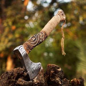 Hacha Vikinga Premium de Acero al Carbono Forjado a Mano de Alta Calidad con Grabado a Mano y Funda de Cuero Fino para Exteriores - Product Image 1
