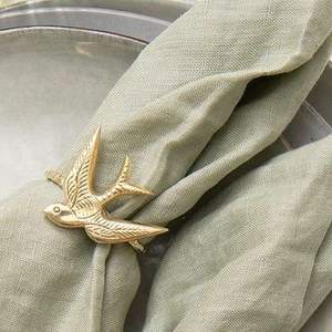 Rond de serviette en métal argenté antique de conception complexe, parfait pour les mariages d'occasions festives ou les expériences culinaires luxueuses - Product Image 5