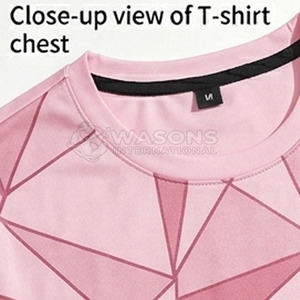 Conjunto de camiseta y pantalones cortos en tonos claros y oscuros, estilo casual moderno, tela transpirable, ajuste cómodo, ideal para un estilo urbano. - Product Image 2