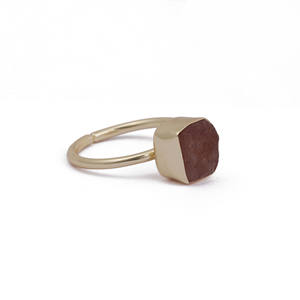 Bague en pierre précieuse de quartz fraise brute naturelle Bague en pierre de guérison à la mode - Product Image 1