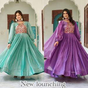 Nuevo Vestido Largo Anarkali para Festivales, Dupatta de Seda Fendy con Bordado Intenso de Lentejuelas e Hilo, Vestido de Fiesta - Product Image 6