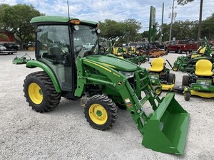 รถแทรกเตอร์มือสอง John Deere 3039R ขับเคลื่อน 4 ล้อ สำหรับงานเกษตร พร้อมบุ้งกี๋หน้า เครื่องยนต์ 60 แรงม้า และชุดเกียร์ - Product Image 1