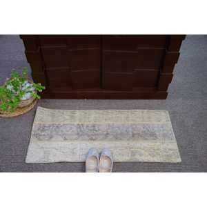 Tapis turc vintage de 1,4 x 3,2 pieds, petit tapis, tapis oriental beige - Product Image 1
